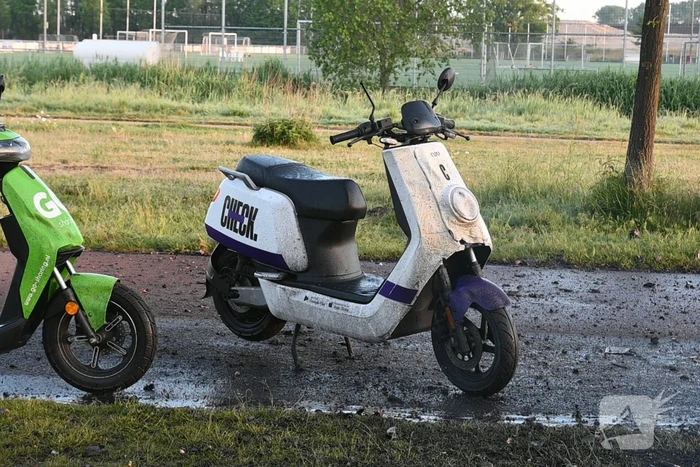 Vier deelscooters volledig uitgebrand