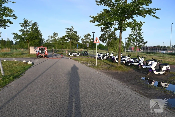 Vier deelscooters volledig uitgebrand