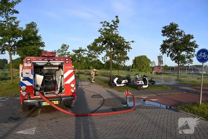 Vier deelscooters volledig uitgebrand