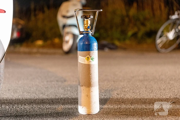 Bestuurder belandt in sloot en slaat op de vlucht