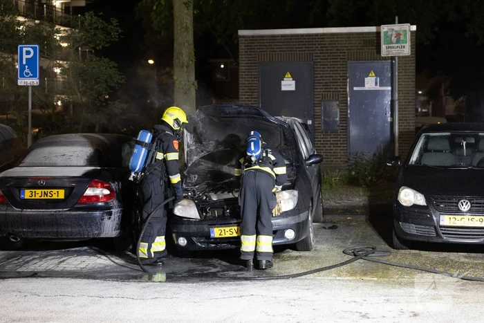 Brandstichting in geparkeerde auto