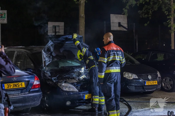 Brandstichting in geparkeerde auto
