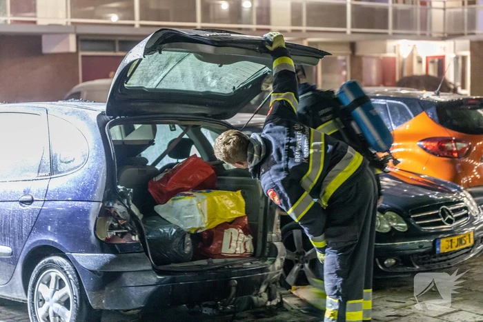 Brandstichting in geparkeerde auto