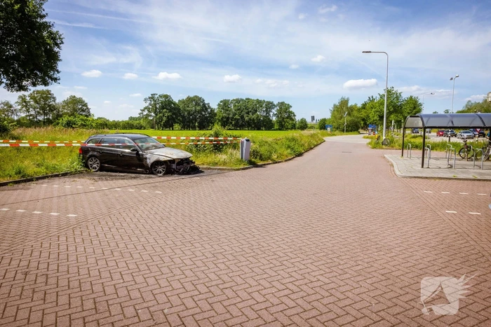 Geparkeerde auto op Carpoolplaats A30 total-loss na brand