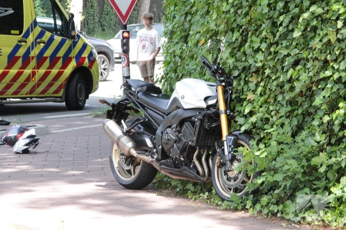 Motorrijder gewond bij botsing met auto