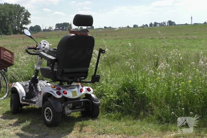 Scootmobiel ter water geraakt