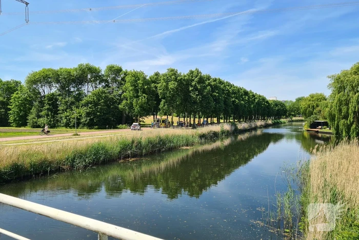 Brommobiel en scooterrijder in botsing op fietspad