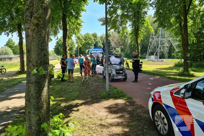 Brommobiel en scooterrijder in botsing op fietspad