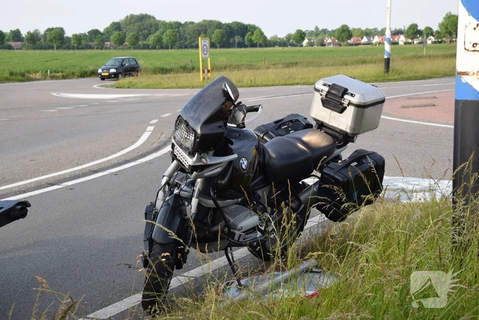 Motorrijder gewond bij botsing met auto