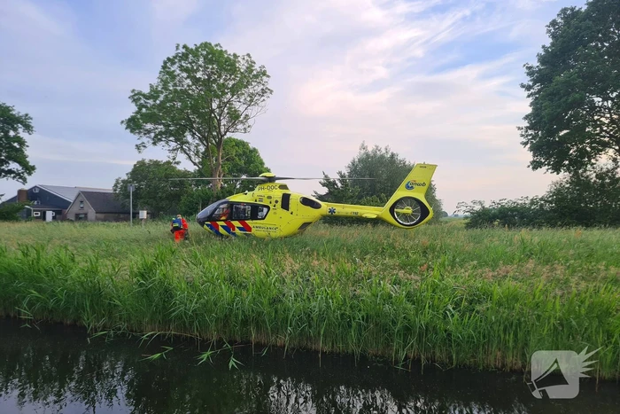 Auto belandt in water na ernstig ongeval