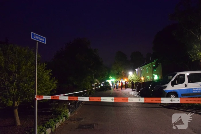 Vrouw op straat overgoten met zuur