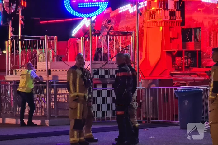 Personen vast in kermis-attractie op hoogte