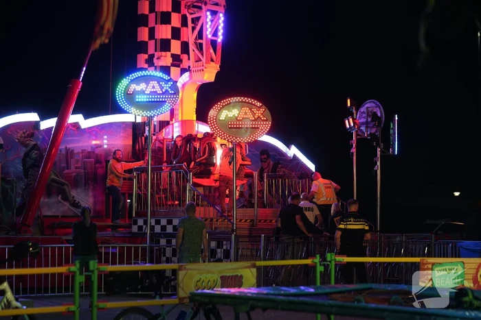 Personen vast in kermis-attractie op hoogte