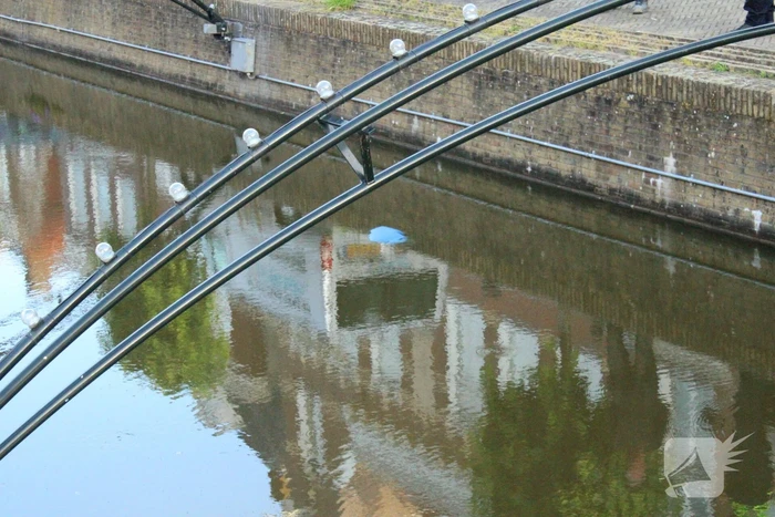 Overleden persoon in stadsgracht aangetroffen