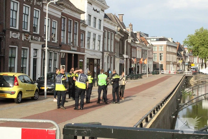 Overleden persoon in stadsgracht aangetroffen