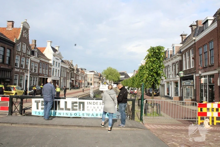 Overleden persoon in stadsgracht aangetroffen