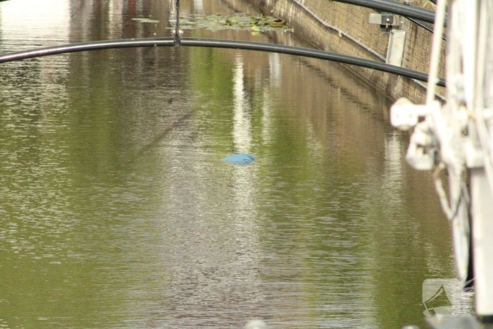 Overleden persoon in stadsgracht aangetroffen