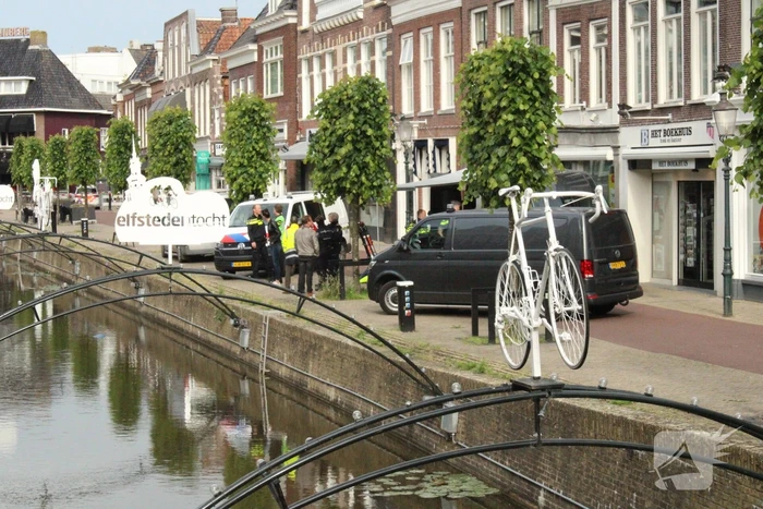 Overleden persoon in stadsgracht aangetroffen