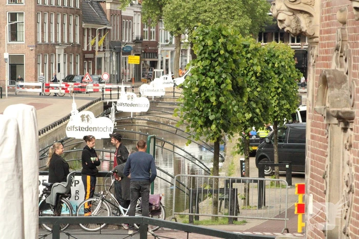 Overleden persoon in stadsgracht aangetroffen