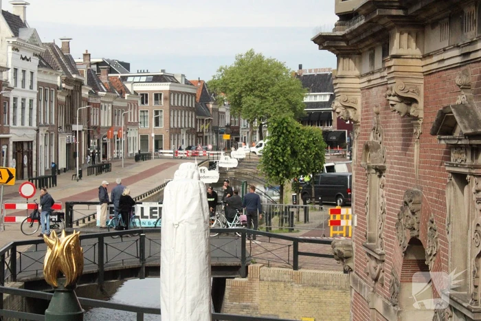 Overleden persoon in stadsgracht aangetroffen
