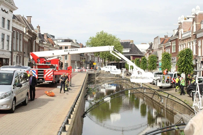 Overleden persoon in stadsgracht aangetroffen