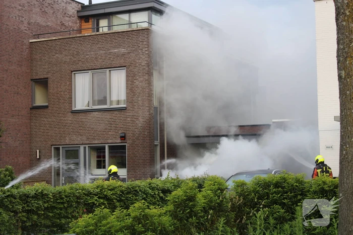 Hevige brand in elektrische auto