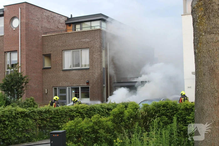 Hevige brand in elektrische auto