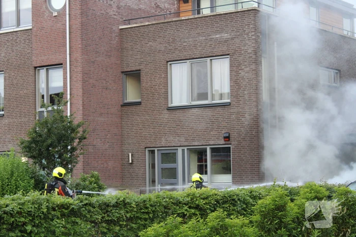 Hevige brand in elektrische auto