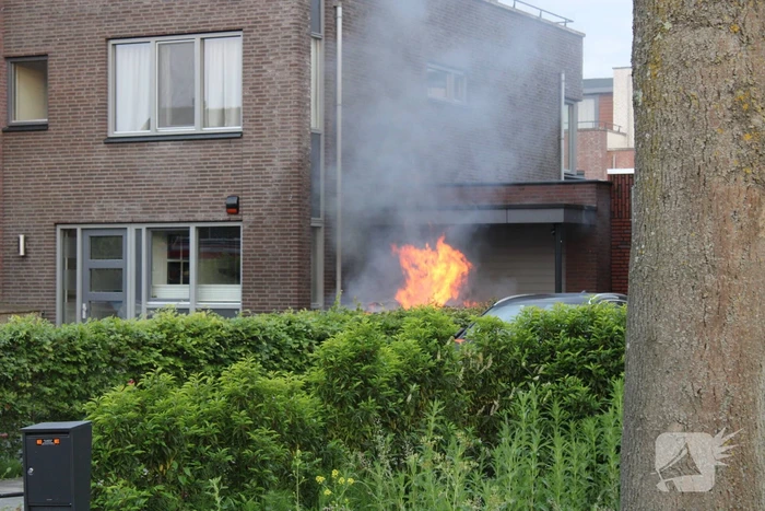 Hevige brand in elektrische auto