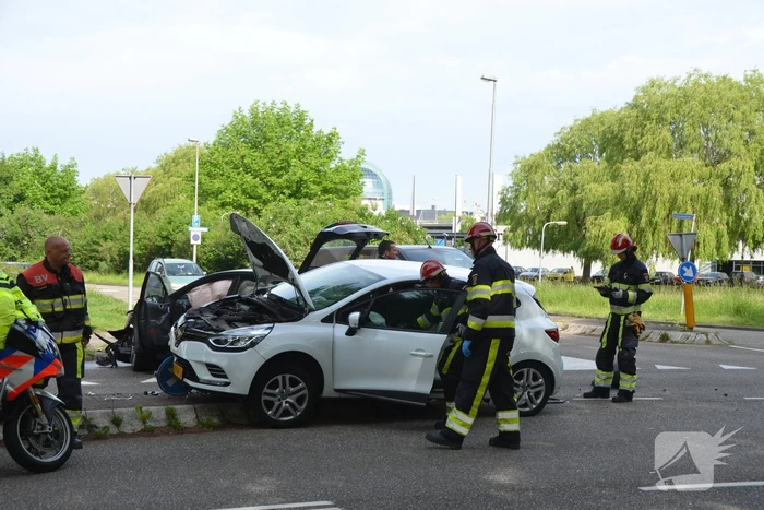 Flinke klapper na botsing op kruising