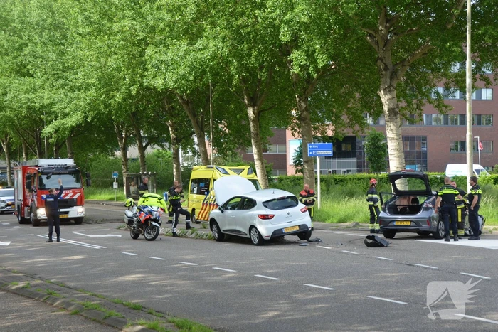 Flinke klapper na botsing op kruising