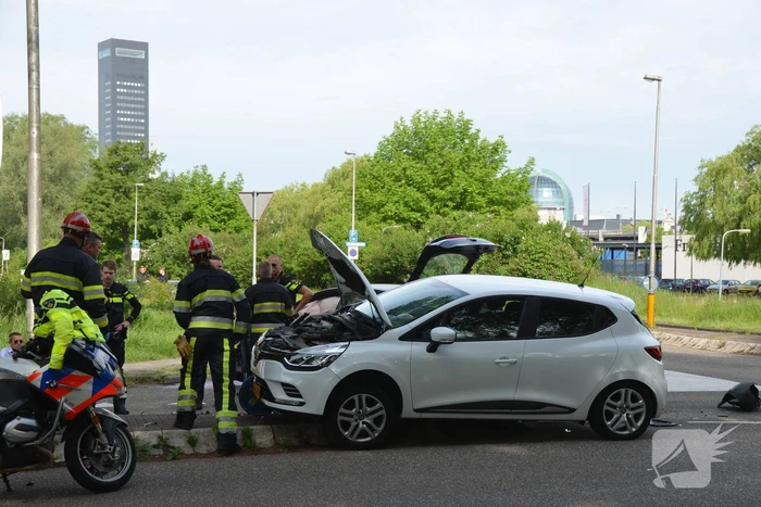 Flinke klapper na botsing op kruising