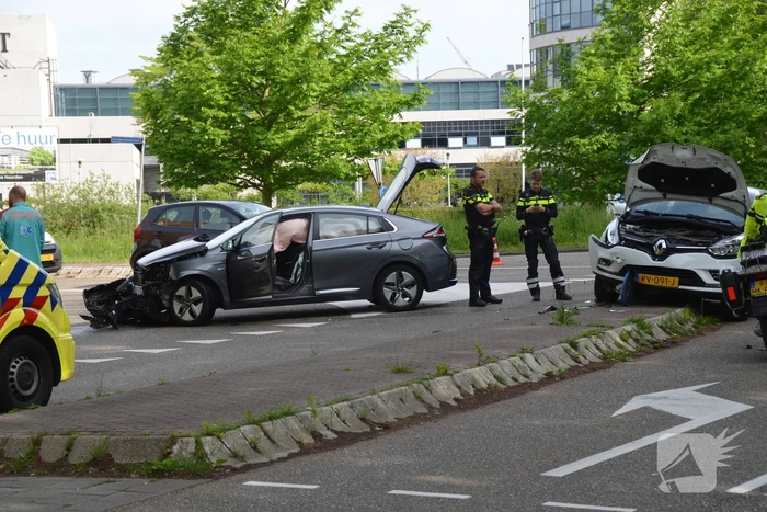 Flinke klapper na botsing op kruising