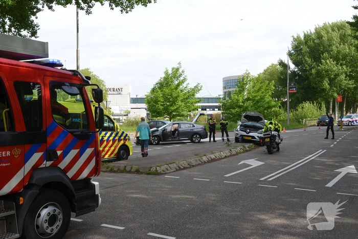 Flinke klapper na botsing op kruising