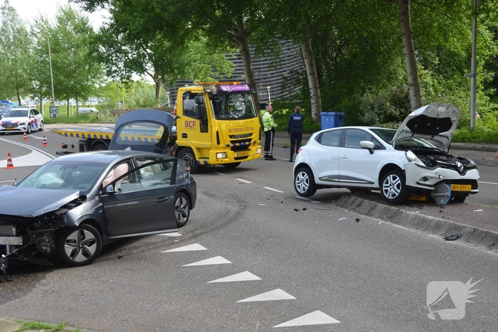 Flinke klapper na botsing op kruising
