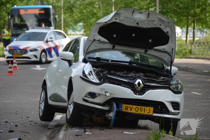 Flinke klapper na botsing op kruising