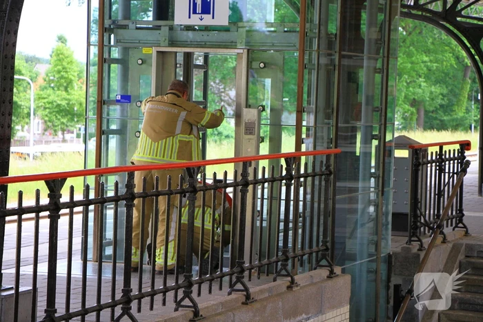 Wederom personen vast in lift NS-station