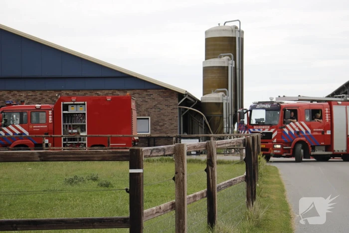 Brand in lege vrachtwagen overgeslagen naar schuur bij bedrijf Comfortmix