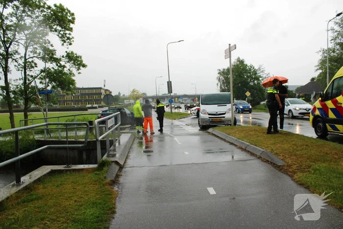 Flinke schade bij botsing tussen auto en bestelbus