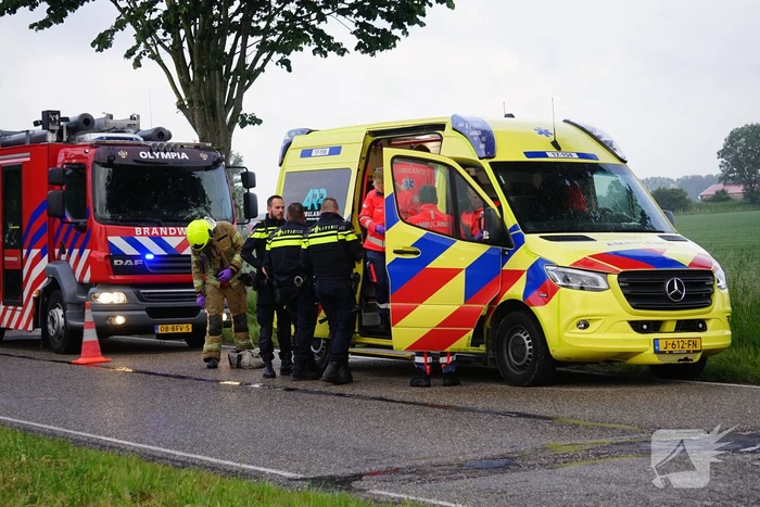 Automobilist raakt van de weg en belandt in sloot