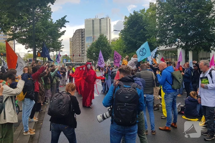 Actievoerders Extinction Rebellion houden Rebellie tegen de fossiele industrie