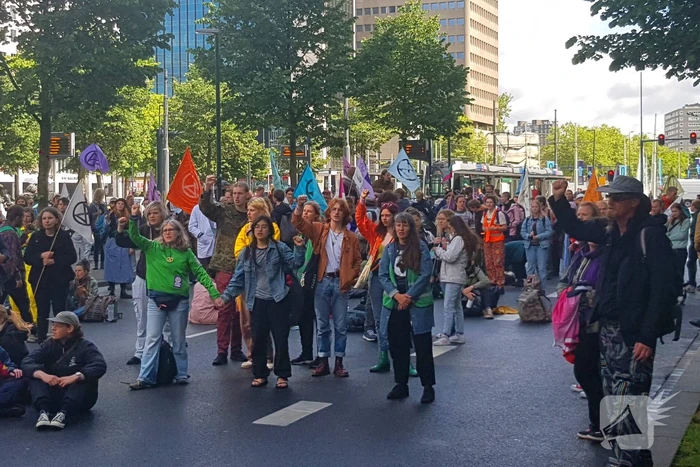 Actievoerders Extinction Rebellion houden Rebellie tegen de fossiele industrie