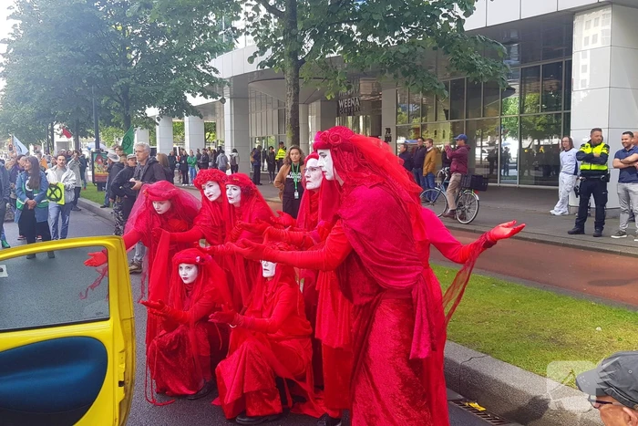 Actievoerders Extinction Rebellion houden Rebellie tegen de fossiele industrie