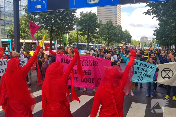 Actievoerders Extinction Rebellion houden Rebellie tegen de fossiele industrie