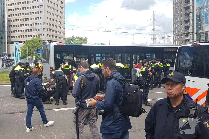 Actievoerders Extinction Rebellion houden Rebellie tegen de fossiele industrie