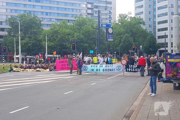 Actievoerders Extinction Rebellion houden Rebellie tegen de fossiele industrie