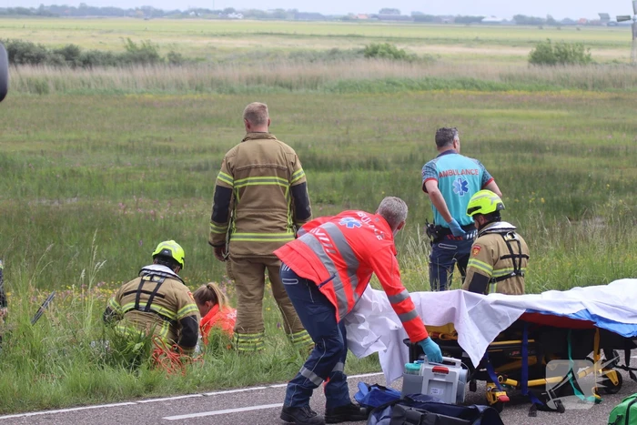 Auto met twee inzittenden belandt in het water