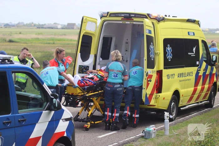 Auto met twee inzittenden belandt in het water