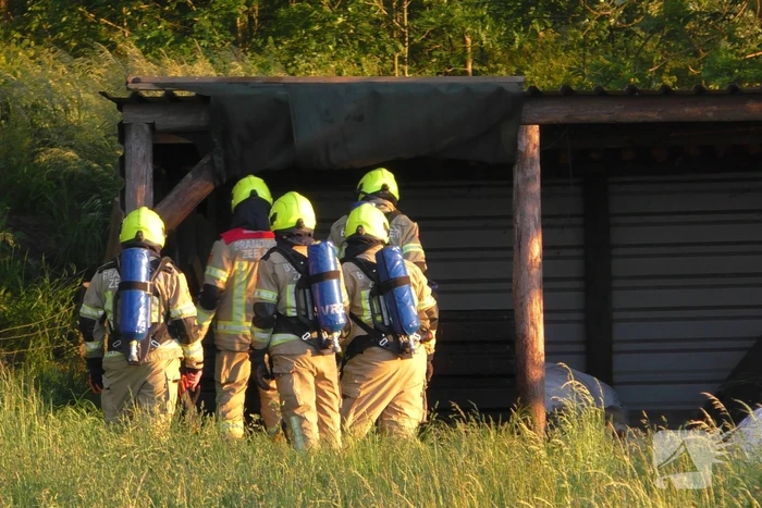 Brand in schuur voor schapen snel onder controle