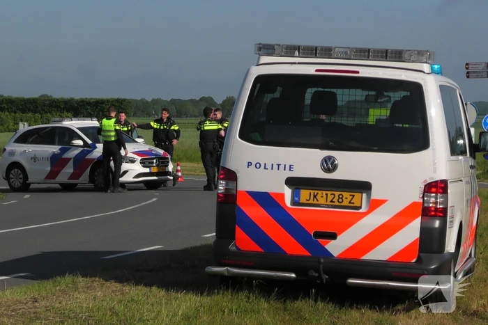 Automobilist knalt op bewegwijzeringsbord en raakt gewond